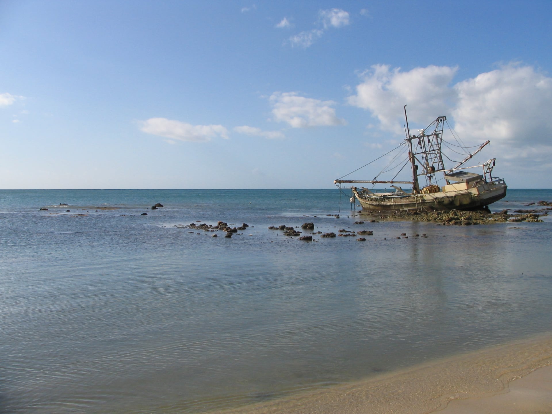 A stranded boat in Cape York, Australia, 2007. © Géraldine Le Roux