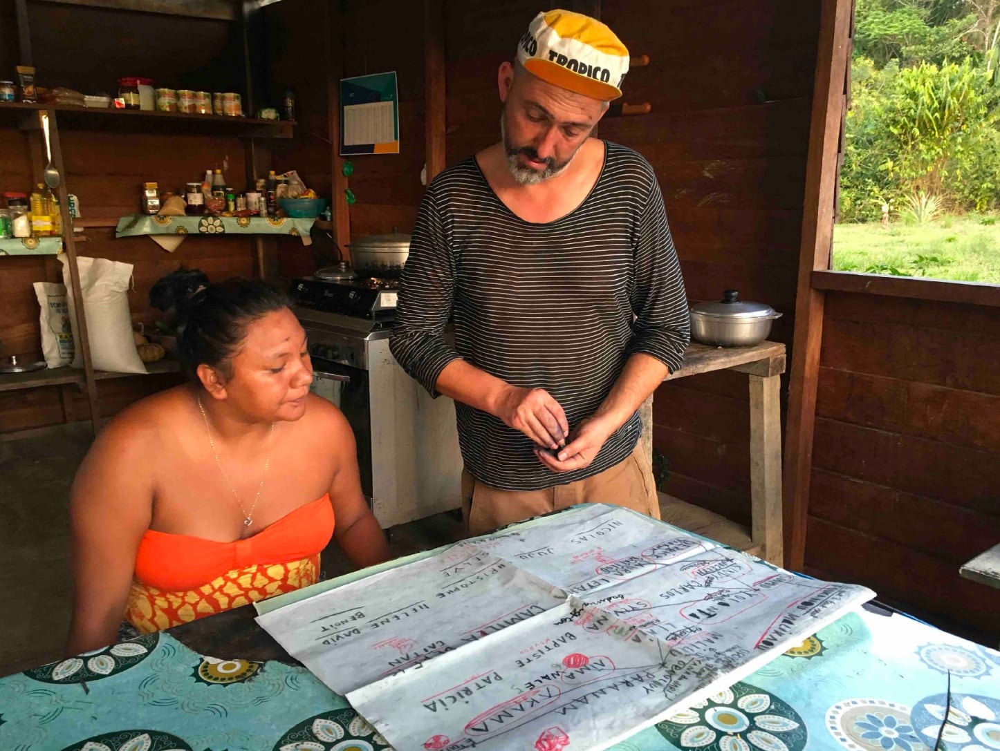 Sylvana Opoya, a young Wayana woman describes her family tree to illustrator Benoît Bonnemaison-Fitte © Julien Cassierle & GdRA